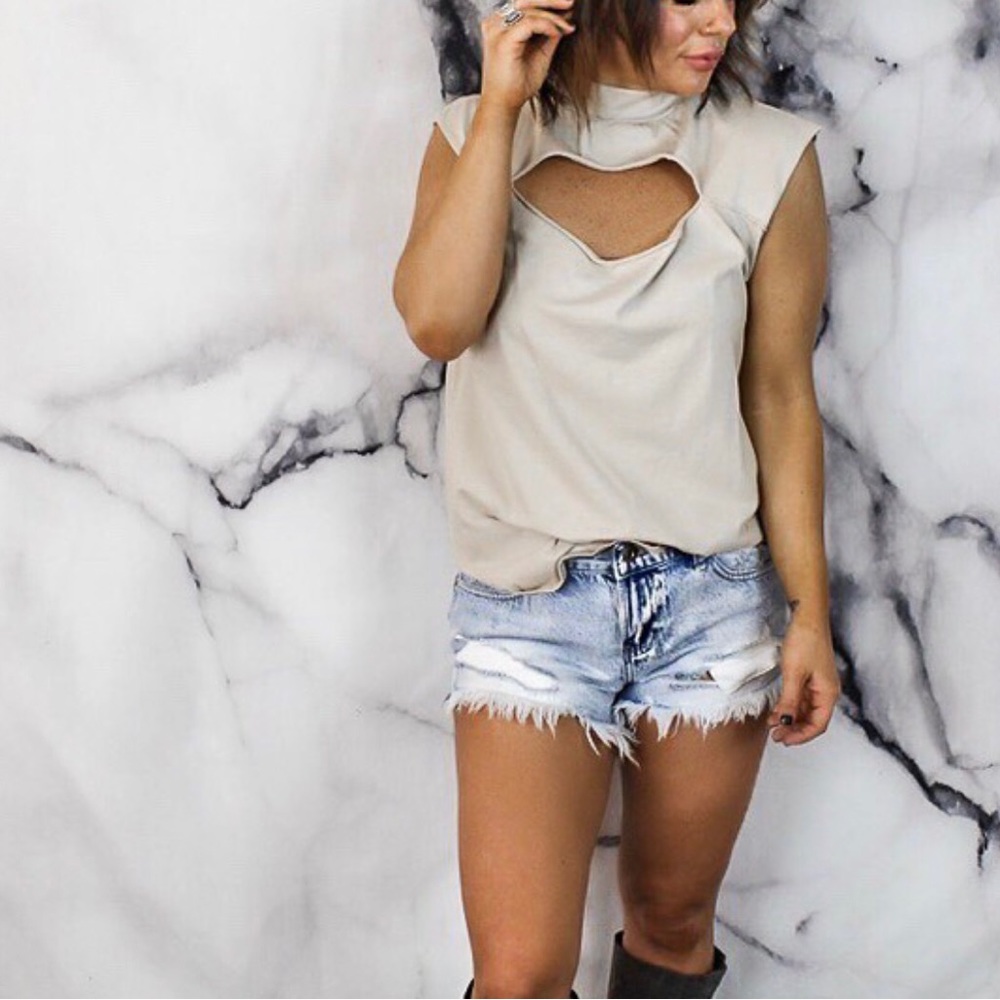 NWOT!! NYTT Tan Mock Neck Cap Sleeve Cut Out Top S